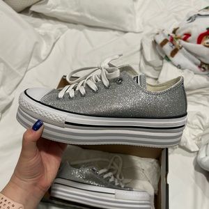 Platform Converse in grey glitter